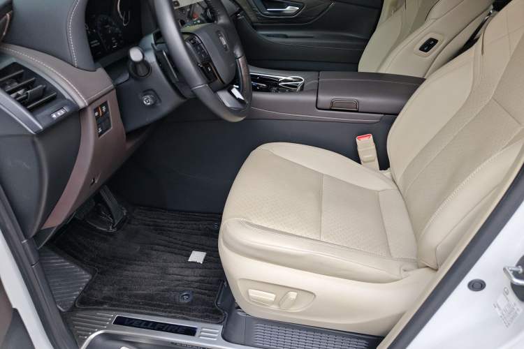 Used Toyota Vellfire 2024 Crown Dual-Engine 2.5L Ultimate Edition Left Front Seat