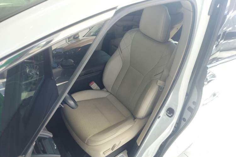 Used Toyota Vellfire 2024 Crown Dual-Engine 2.5L Ultimate Edition Left Front Seat