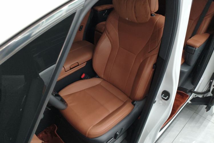 Used Toyota Vellfire 2024 Crown Dual-Engine 2.5L Supreme Executive Edition Left Front Seat