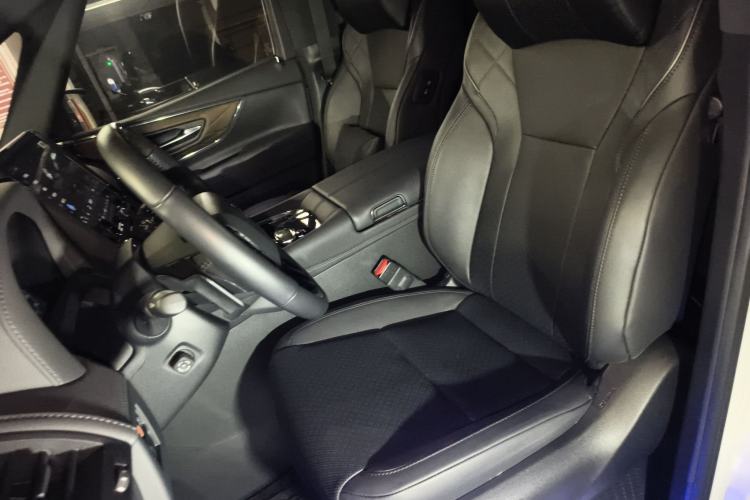 Used Toyota Vellfire 2024 Crown Dual-Engine 2.5L Ultimate Edition Left Front Seat