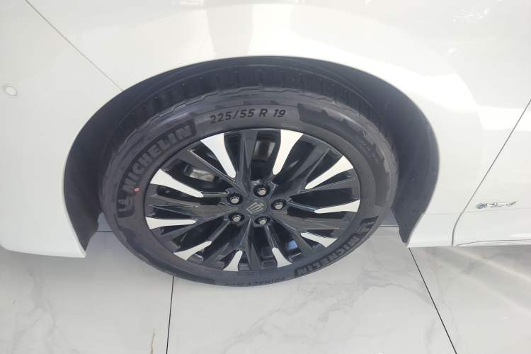 Used Toyota Vellfire 2024 Crown Dual-Engine 2.5L Ultimate Edition Left Front Wheel Hub