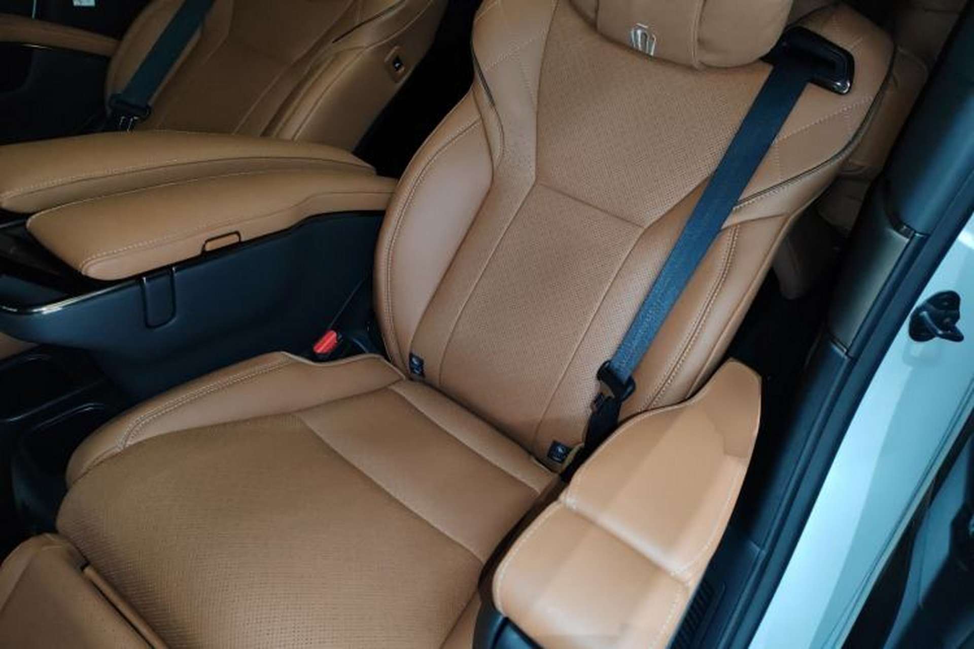 Used Toyota Vellfire 2024 Crown Dual-Engine 2.5L Supreme Executive Edition Left Rear Seat