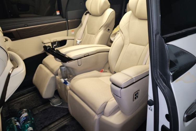 Used Toyota Vellfire 2024 Crown Dual-Engine 2.5L Supreme Executive Edition Left Rear Seat