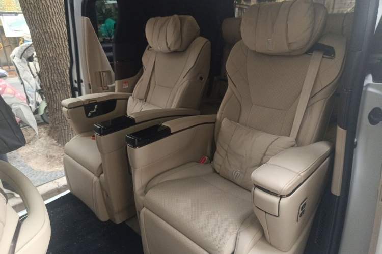 Used Toyota Vellfire 2024 Crown Dual-Engine 2.5L Ultimate Edition Left Rear Seat