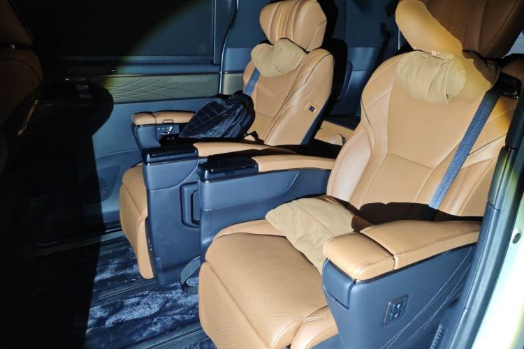Used Toyota Vellfire 2024 Crown Dual-Engine 2.5L Ultimate Edition Left Rear Seat