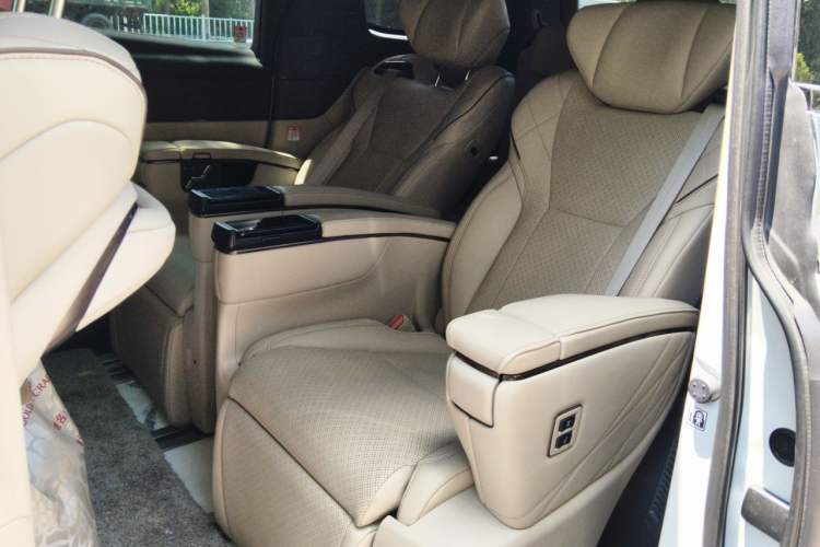 Used Toyota Vellfire 2024 Crown Dual-Engine 2.5L Ultimate Edition Left Rear Seat