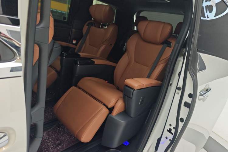 Used Toyota Vellfire 2024 Crown Dual-Engine 2.5L Ultimate Edition Left Rear Seat