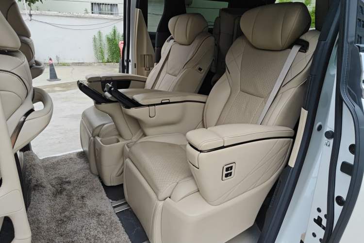 Used Toyota Vellfire 2024 Crown Dual-Engine 2.5L Ultimate Edition Left Rear Seat