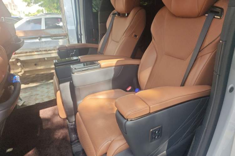 Used Toyota Vellfire 2024 Crown Dual-Engine 2.5L Ultimate Edition Left Rear Seat