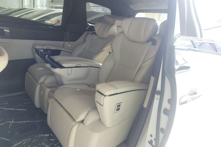 Used Toyota Vellfire 2024 Crown Dual-Engine 2.5L Ultimate Edition Left Rear Seat