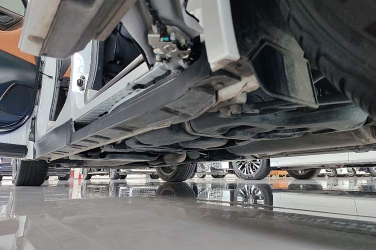 Used Toyota Vellfire 2024 Crown Dual-Engine 2.5L Supreme Executive Edition Left Side Sill