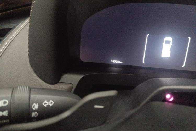 Used Toyota Vellfire 2024 Crown Dual-Engine 2.5L Ultimate Edition Odometer Close Up