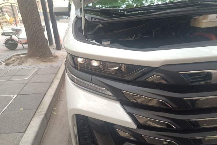 Used Toyota Vellfire 2024 Crown Dual-Engine 2.5L Ultimate Edition Right Front Headlight