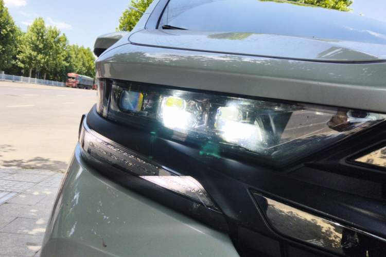 Used Toyota Vellfire 2024 Crown Dual-Engine 2.5L Ultimate Edition Right Front Headlight