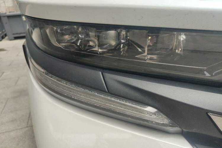 Used Toyota Vellfire 2024 Crown Dual-Engine 2.5L Ultimate Edition Right Front Headlight