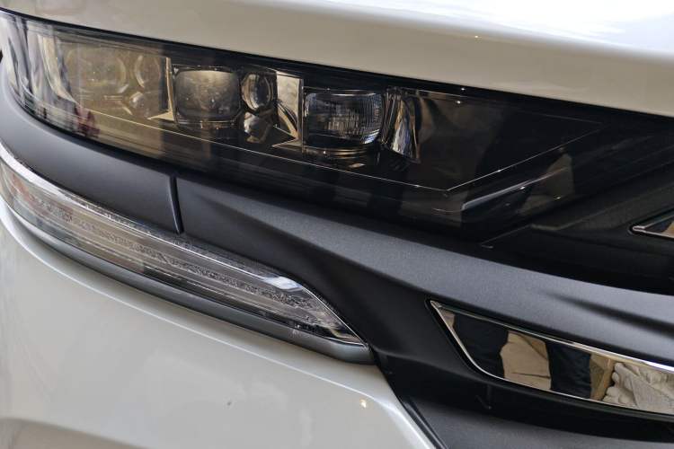 Used Toyota Vellfire 2024 Crown Dual-Engine 2.5L Ultimate Edition Right Front Headlight