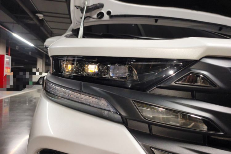 Used Toyota Vellfire 2024 Crown Dual-Engine 2.5L Ultimate Edition Right Front Headlight