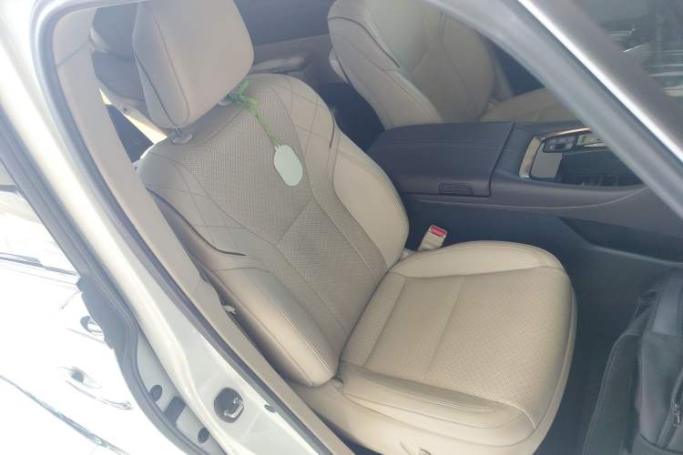 Used Toyota Vellfire 2024 Crown Dual-Engine 2.5L Ultimate Edition Right Front Seat