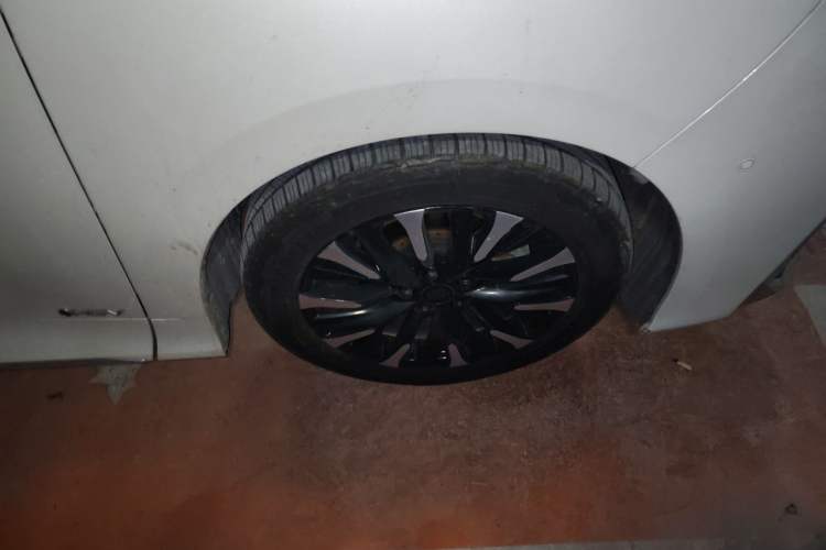 Used Toyota Vellfire 2024 Crown Dual-Engine 2.5L Supreme Executive Edition Right Front Wheel Hub