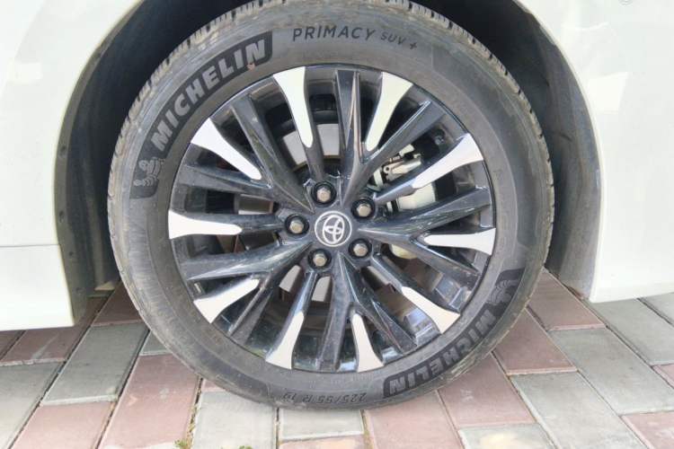 Used Toyota Vellfire 2024 Crown Dual-Engine 2.5L Ultimate Edition Right Front Wheel Hub