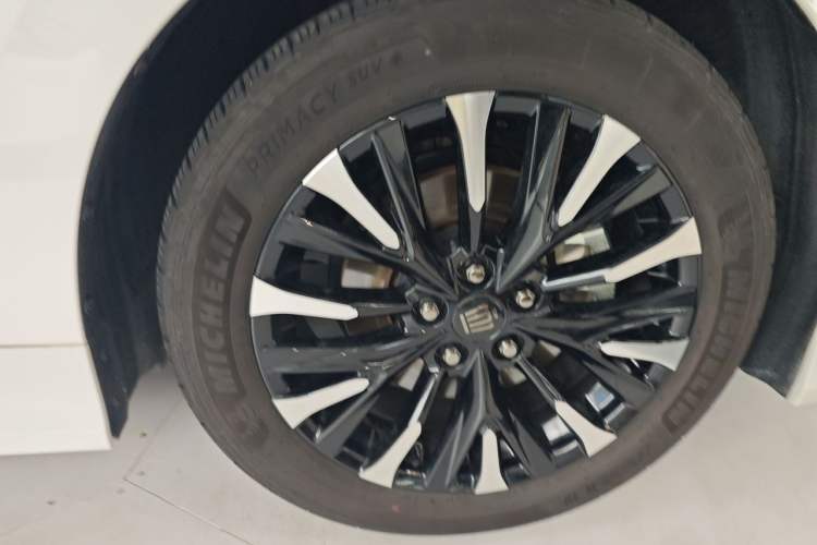 Used Toyota Vellfire 2024 Crown Dual-Engine 2.5L Ultimate Edition Right Front Wheel Hub