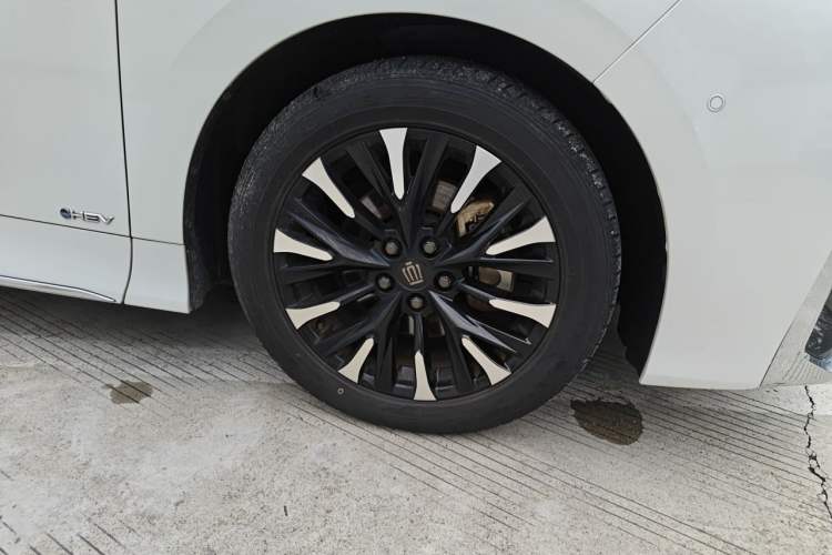 Used Toyota Vellfire 2024 Crown Dual-Engine 2.5L Ultimate Edition Right Front Wheel Hub