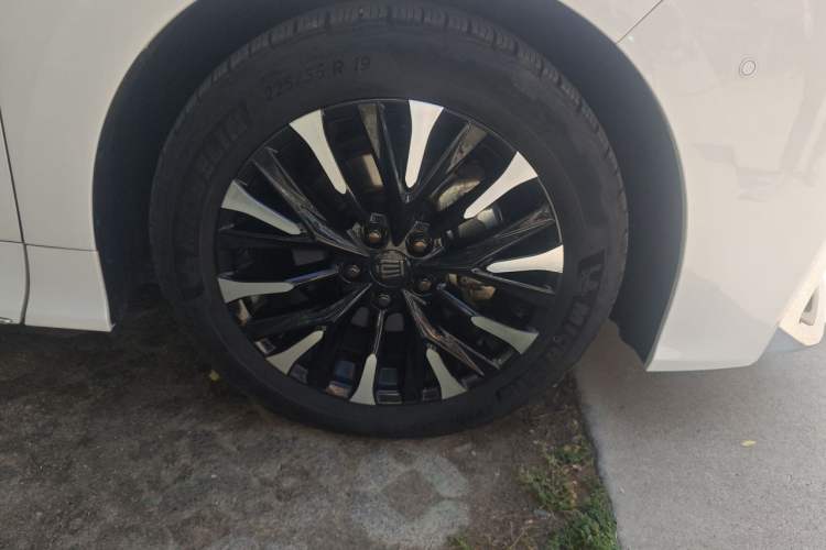 Used Toyota Vellfire 2024 Crown Dual-Engine 2.5L Ultimate Edition Right Front Wheel Hub