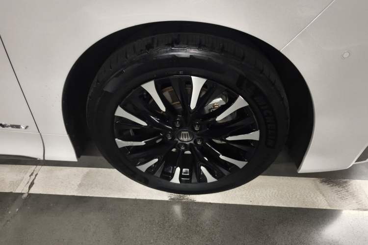 Used Toyota Vellfire 2024 Crown Dual-Engine 2.5L Ultimate Edition Right Front Wheel Hub
