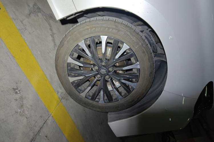 Used Toyota Vellfire 2024 Crown Dual-Engine 2.5L Ultimate Edition Right Front Wheel Hub