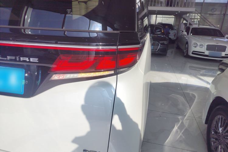Used Toyota Vellfire 2024 Crown Dual-Engine 2.5L Ultimate Edition Right Rear Taillight