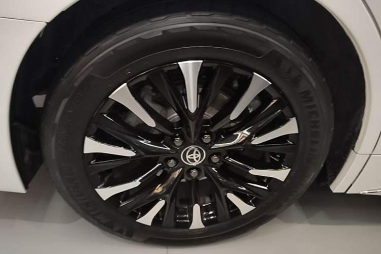 Used Toyota Vellfire 2024 Crown Dual-Engine 2.5L Ultimate Edition Right Rear Wheel Hub