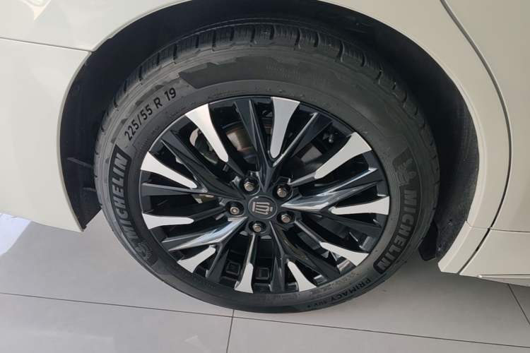 Used Toyota Vellfire 2024 Crown Dual-Engine 2.5L Supreme Executive Edition Right Rear Wheel Hub
