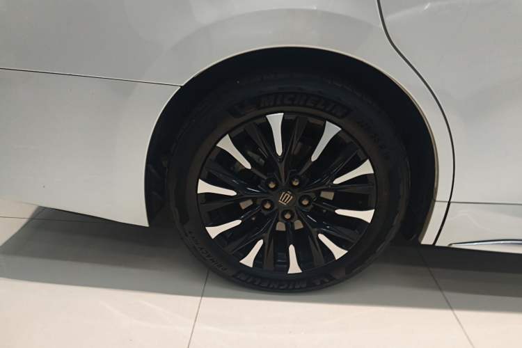 Used Toyota Vellfire 2024 Crown Dual-Engine 2.5L Supreme Executive Edition Right Rear Wheel Hub