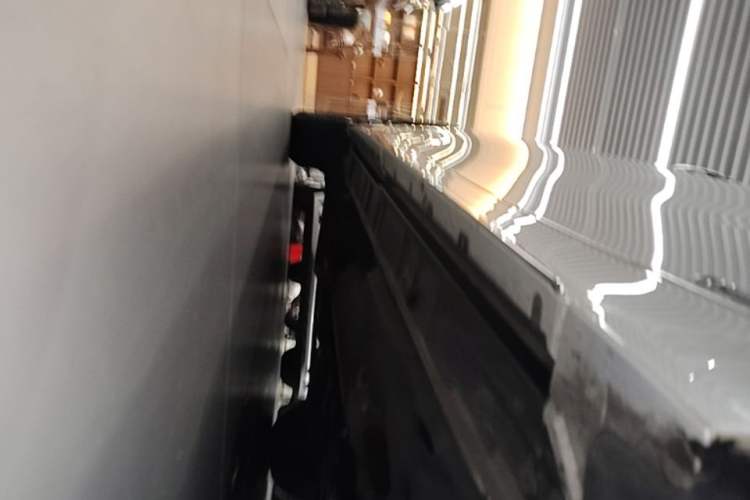 Used Toyota Vellfire 2024 Crown Dual-Engine 2.5L Ultimate Edition Right Side Sill