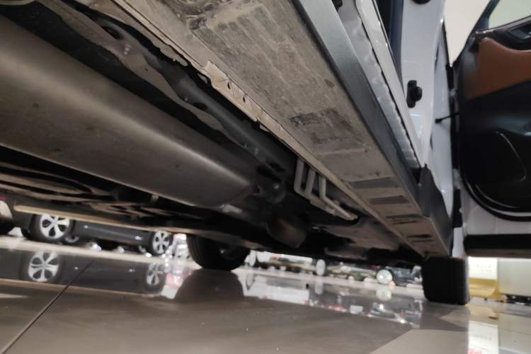 Used Toyota Vellfire 2024 Crown Dual-Engine 2.5L Supreme Executive Edition Right Side Sill