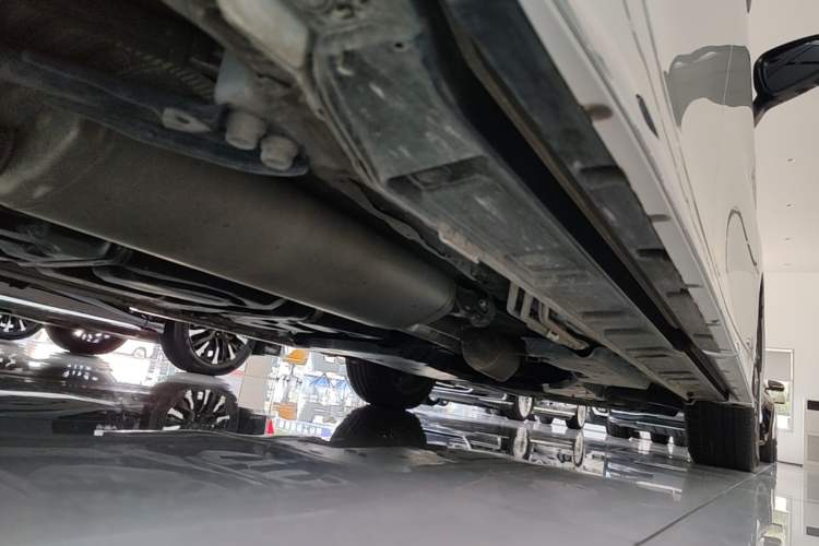 Used Toyota Vellfire 2024 Crown Dual-Engine 2.5L Supreme Executive Edition Right Side Sill