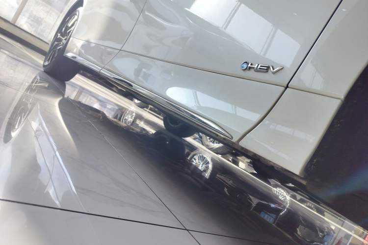 Used Toyota Vellfire 2024 Crown Dual-Engine 2.5L Ultimate Edition Right Side Sill
