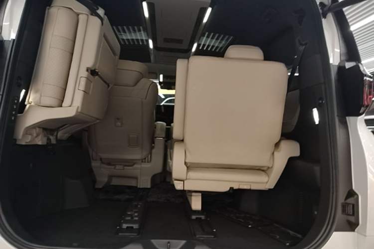 Used Toyota Vellfire 2024 Crown Dual-Engine 2.5L Ultimate Edition Trunk