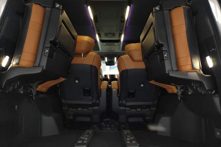 Used Toyota Vellfire 2024 Crown Dual-Engine 2.5L Supreme Executive Edition Trunk