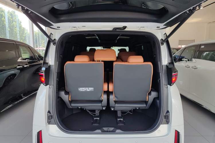 Used Toyota Vellfire 2024 Crown Dual-Engine 2.5L Supreme Executive Edition Trunk