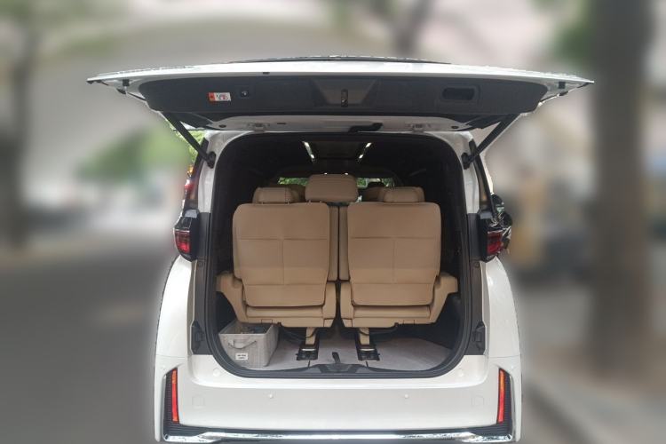 Used Toyota Vellfire 2024 Crown Dual-Engine 2.5L Ultimate Edition Trunk