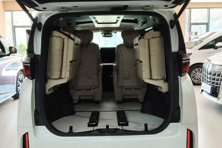 Used Toyota Vellfire 2024 Crown Dual-Engine 2.5L Ultimate Edition Trunk