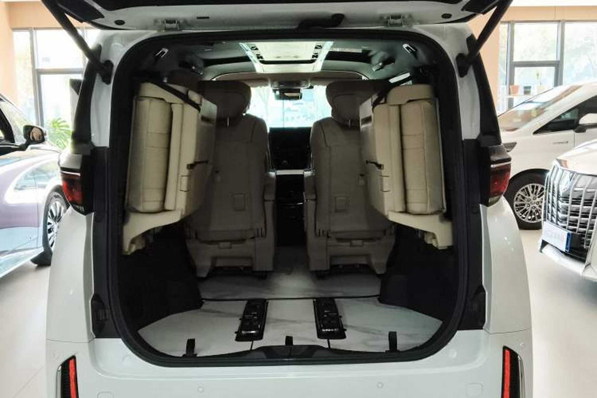 Used Toyota Vellfire 2024 Crown Dual-Engine 2.5L Ultimate Edition Trunk