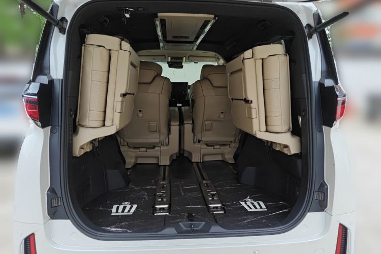 Used Toyota Vellfire 2024 Crown Dual-Engine 2.5L Ultimate Edition Trunk