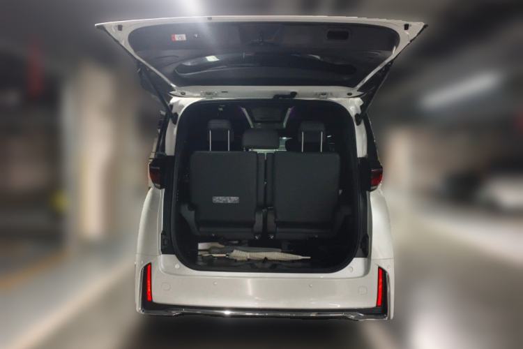 Used Toyota Vellfire 2024 Crown Dual-Engine 2.5L Ultimate Edition Trunk