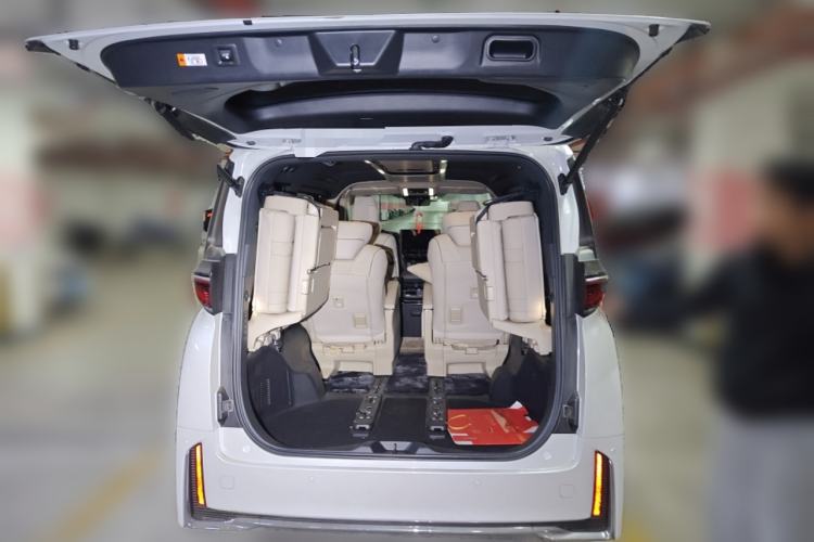 Used Toyota Vellfire 2024 Crown Dual-Engine 2.5L Ultimate Edition Trunk
