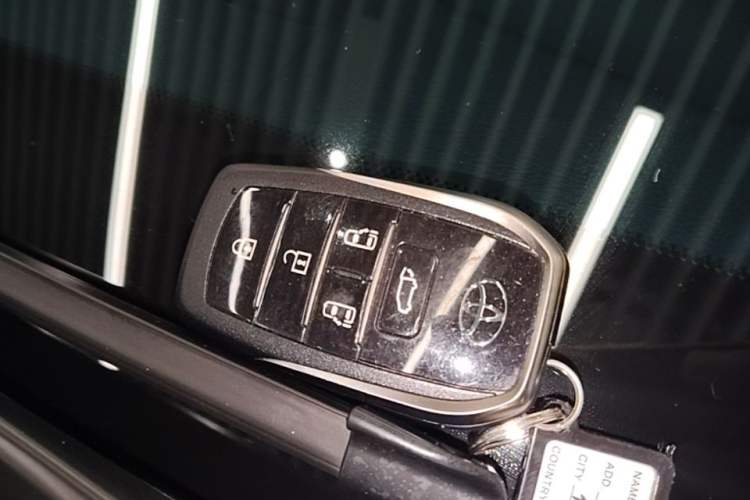 Used Toyota Vellfire 2024 Crown Dual-Engine 2.5L Ultimate Edition Vehicle Key