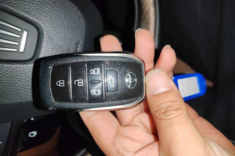 Used Toyota Vellfire 2024 Crown Dual-Engine 2.5L Supreme Executive Edition Vehicle Key