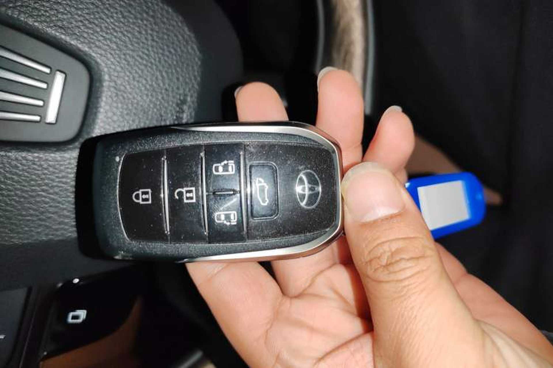 Used Toyota Vellfire 2024 Crown Dual-Engine 2.5L Supreme Executive Edition Vehicle Key