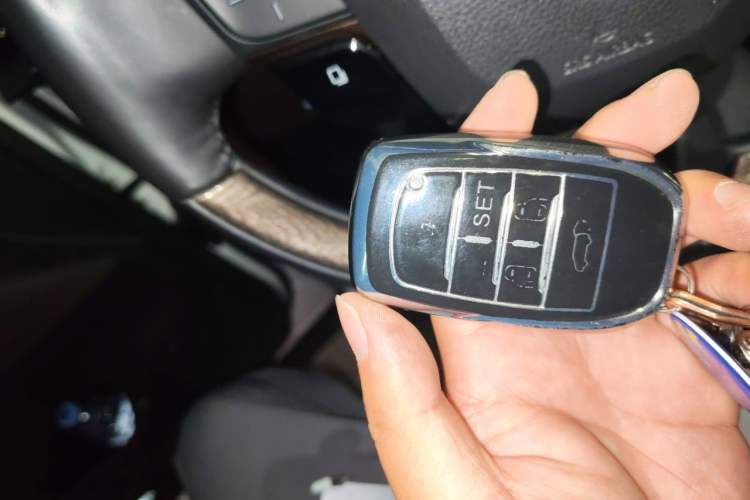 Used Toyota Vellfire 2024 Crown Dual-Engine 2.5L Supreme Executive Edition Vehicle Key